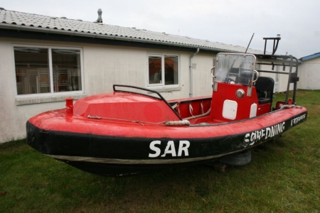 Seabear Boot "Kerteminde". Hersteller: Seabear (Norwegen) Hersteller: http://maritime-partner.com/ Typ: Seabear 20 Rumpf-Material: Aluminium Jahr: 1999 Länge: 5,9m Breite: 2,3 m Gewicht: ca. 1.100 kg Motor: Suzuki DF70 4-Takt Motor. Jahr 2007 etwa 600 Stu