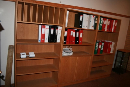 3fag bookcase in beech laminate + older desktop