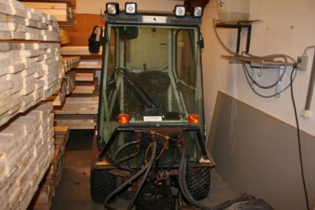 Park tractor with sweep agregat