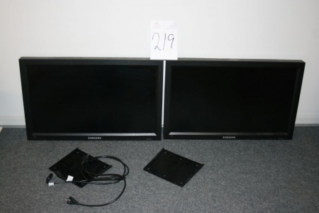 2 x fladskærme, Samsung, 32" HD ready monitor, model 320-MX-2. Model code: LH 32MGQLBC/EN + ophængsplade og elkabel