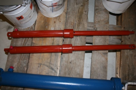 2 stk. Hydraulikstempler. Længde ca. 350 mm., Ø ca. 30 mm.