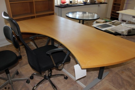 El hæve/sænke skrivebord med stol