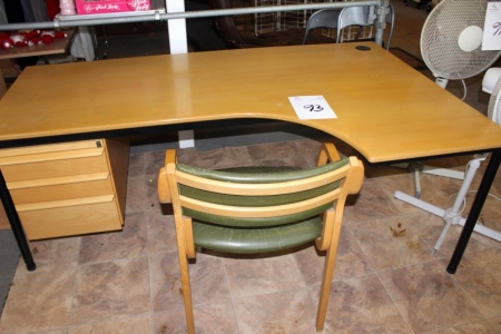 Skrivebord med skuffesektion + stol + 6 stk. reoler/skabe