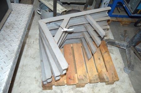 4 x brackets, approximately width = 85 cm. Height approximately 50/30 cm