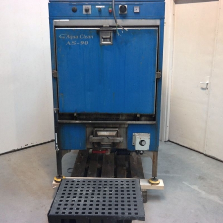 Tools washer. Aqua Clean AS-90. Tank capacity approx 150 liters. Max. workpiece height: 600 mm. Max. workpiece diameter: 750 mm. Max. workpiece weight: 200 kg. Heat output: 9 kW. Dead weight: 250 kg