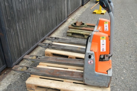 Electrical pallet truck, Tektra EME 12 Capacity: 1200 kg. Last inspection: 8/14 Condition unknown