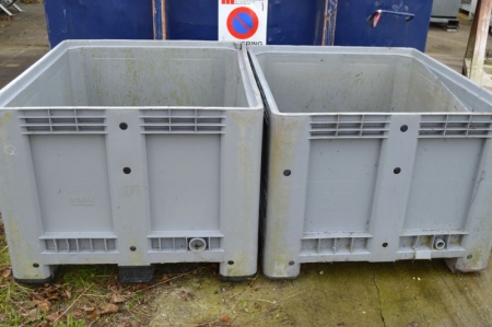 2 x plastic boxes of about 550 liters. Interior dimensions approx 110 x 90 x 56 cm