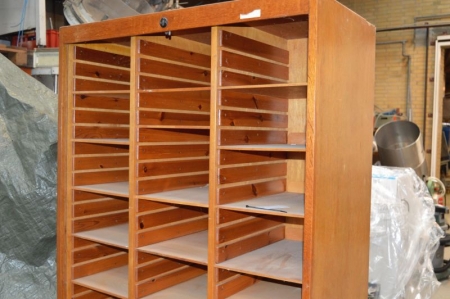 File cabinet, wooden roller front. Approximately HxWxD: 180 x 1000 x 49