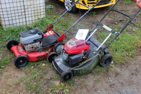 2 pcs lawnmowers. Condition unknown