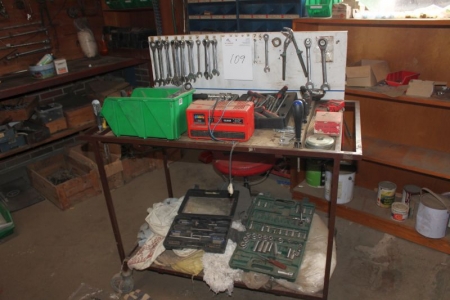 Trolley containing Socket + hand tools, etc.