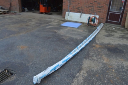 2 x tagrender, Icopal, længde ca. 6 meter + vandslangevogn med vandslange + trapez tagplade, plast