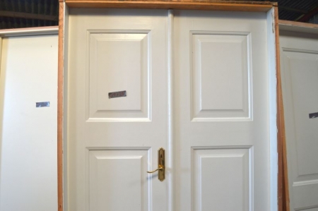 Doppeltür, Holz, weiß, mit Rahmen. Rahmenmaße ca. 139x215 cm