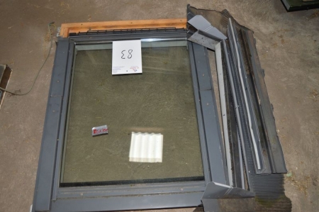 The skylight with flashing, approximately 80 x 100 cm