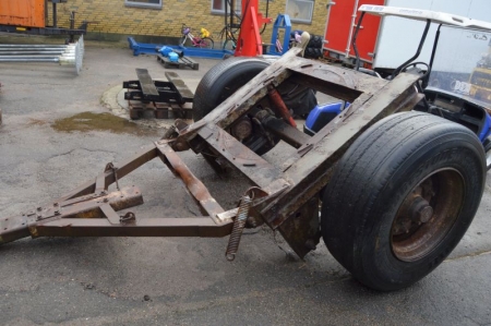 Jolly of semi-trailer on the trailer frame with rod and eye. Stool missing. Tires: 385/65 to 22.5. A new reel shaft and for about 3 years ago