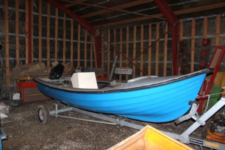 Dinghy with 4 stroke 20 HP engine
