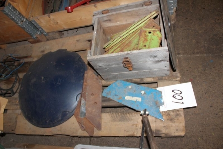 Pallet with various inserts and wear parts