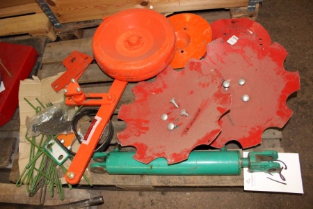 Pallet with part of cultivator