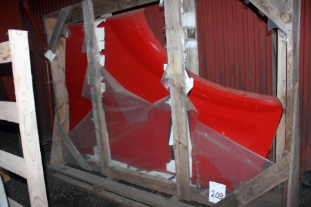 Side shields to Case agricultural machine