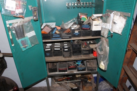 Tool cabinet on wheels with content