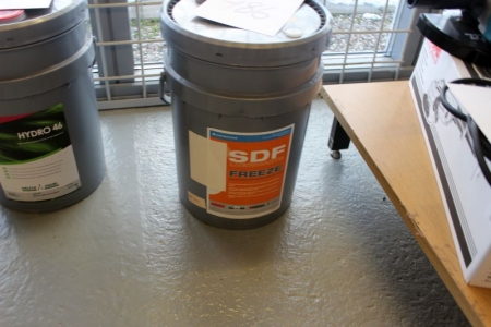 Bucket with SDF Lubricants Freeze