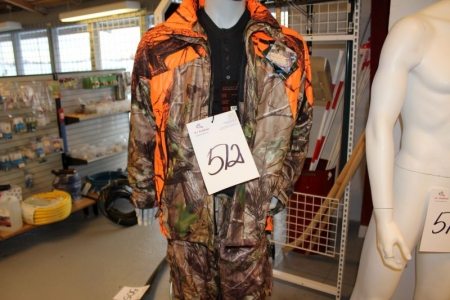 Hunting clothing, Pine Wood. Jacket size. XL - pants size. C52 blouse size. M + cap and sunglasses, Gine not included