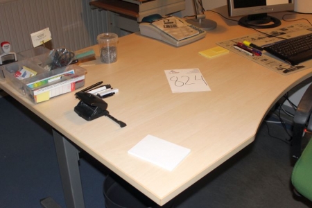 El hæve/sænke skrivebord med indhold + kontorstol