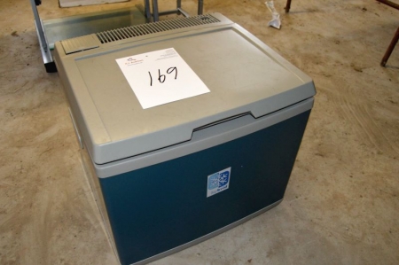 Cooler, 40 liters, unused. And 12 to 220 volts. Brand: Mobi Cool, model B40