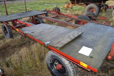 Agriculture trolley. Platform dimensions approximately 375 x 185 cm. Condition: poor