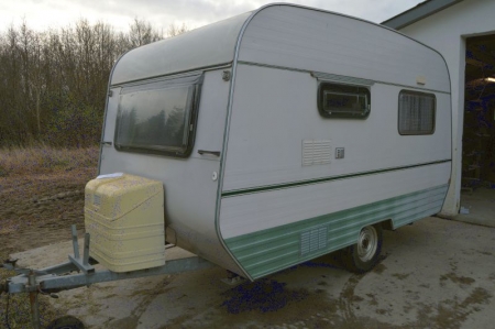 Caravan, Münsterland. Reg. No. DT2725, type 380. Antenna. Refrigerator. Missing cushions in the narrow side. Taped windscreen. Not to be removed before the delivery is over