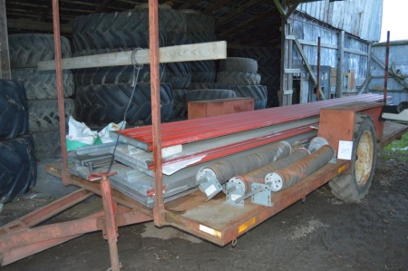 Wagon. Capacity approximately 450 small bales. Sold without content