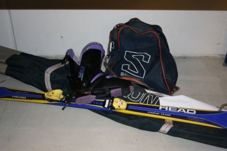 Ski suits, slalom, containing 1 pair of boots, one set of sticks and two pairs of skis, including 1 pair without bindings