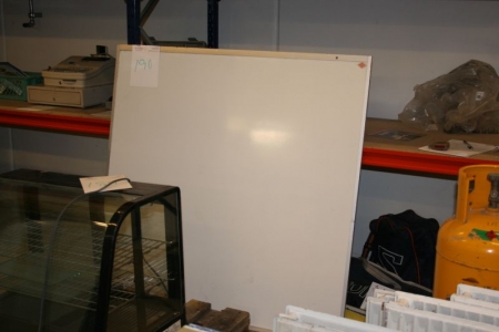 Whiteboard, ca. mål: 123 cm bred, 123 cm bred