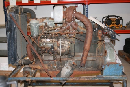 Volvo motor, type TD 47 B. Har tidligere været brugt på en skole. Har ikke været startet i et år
