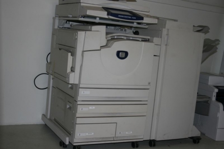 Xerox Workcentre 7328. Kopimaskine, Scanner, Printer i farver. A5-A4. Med 3 papirkasetter og automatisk arkføder. Funktioner som bl.a. scan til mail + dobbeltsidet udskrift/kopi + hæfte i forskellige positioner + folde og hulle funktion. Testet OK