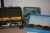 Kuffert med vaterpas og stativ + kurv med luftværktøj + kasse med slibeskiver