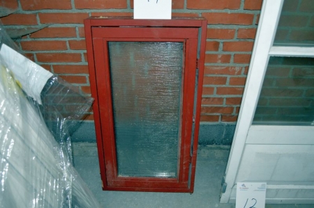 Use window, wood, red. Topstyret. Raw glass. Approximately 890 x 490 mm
