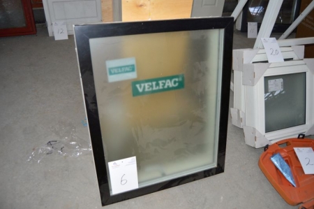 Window, wood / aluminum. Velfac, wxh: 785 x 948 mm. Colour: RAL 9010. raw glass