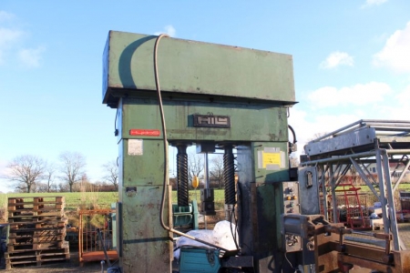 Workshop Press, 125 ton type Hydos 125 connectors to the spindle is worn, to be renovated