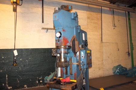Press, Hydraulico, machine no. 1613 press force of 40 tons, maximum 200 bar, stop time 170 m / s