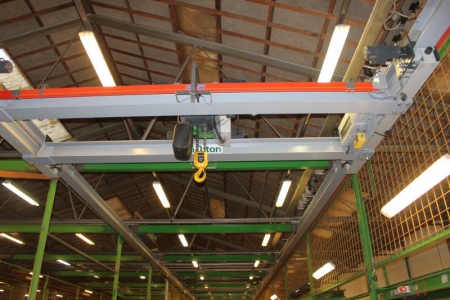 Overhead travelling gantry crane, Stahl, electric hoist 5 ton with wireless remote. beam about 5 meters, length about 40 meters