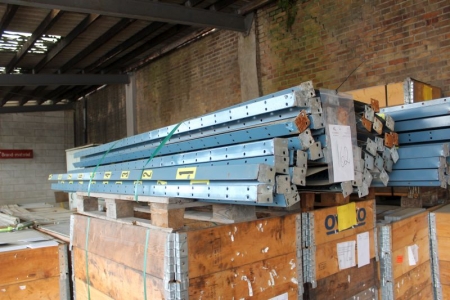 Steel shelving girdes + 4 pallets with shelves 100 x 50 cm