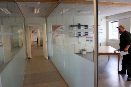Glass section partition with aluminum rail on top and bottom. Approximately 13.5 meters with 3 doors + approximately 4.5 meters. Suitable for ceiling height of 2.5 meters
