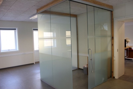 Glass section partition with aluminum rail on top and bottom. Approximately 2 meters with sliding door + 2 meter full frosted glass + approximately 1.8 meters. Suitable for ceiling height of 2.5 meters