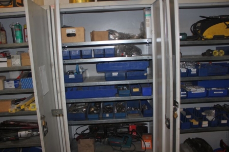 Steel cabinet containing various hand tools + electric tool + fittings + couplings etc.