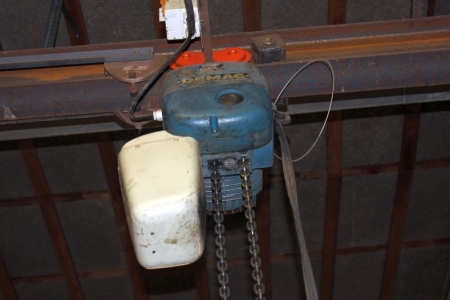 Electric hoist, Demag 1000 kg, must be dismantled