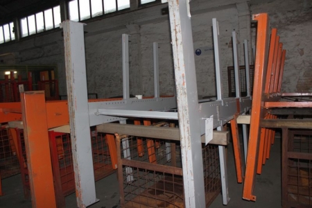 Cantilever rack with 5 branches on both sides. H: 3.20 m B: 1.28 M D: 1.80 m