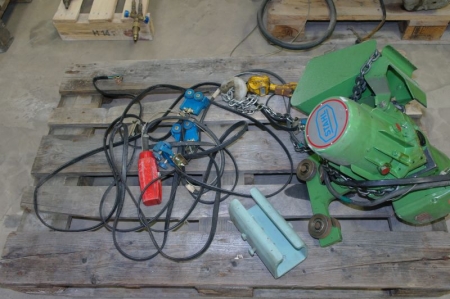 Chain hoist with trolley and chain bag marked. Stahl, type R 4. incl. Sky Track