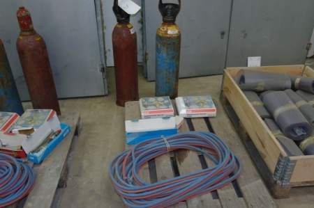 Oxygen and acetylene pressure gauges, including two bottles and tube