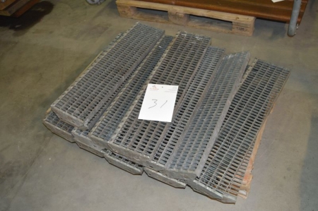 15 x galvanized stair / grills. Dimension about 80 x 20 cm. Pallet not included