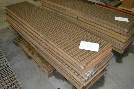 8 x steel grating, LxWxH: 225 x 50 x 6 cm. Pallet not included